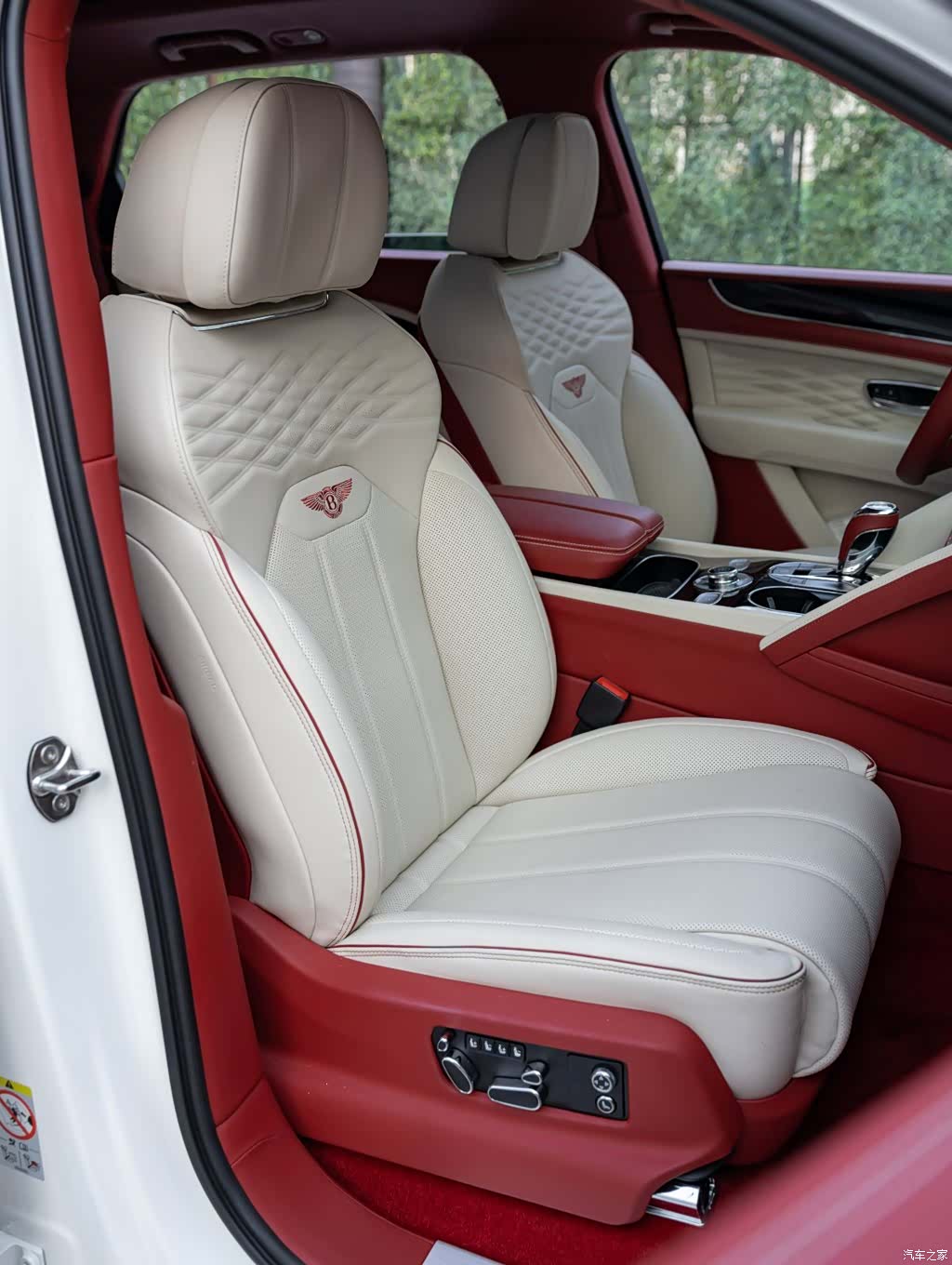 Bentley Bentayga, 2026 18