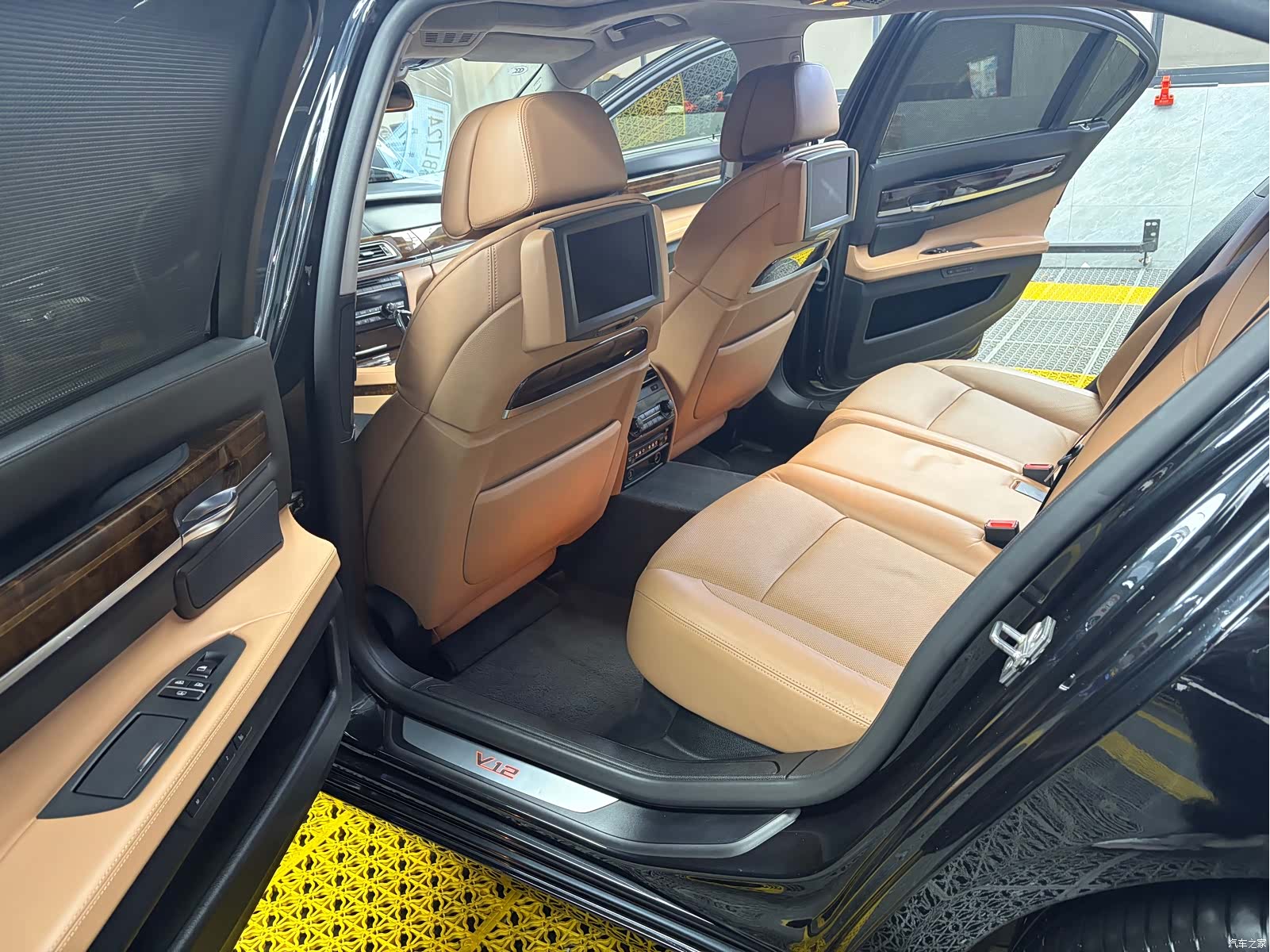 BMW 7 Series, 2011 14