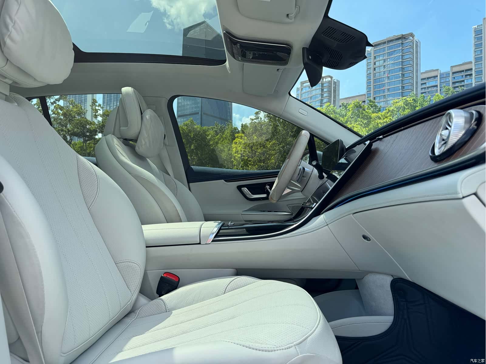 Mercedes-Benz EQE, 2023 10