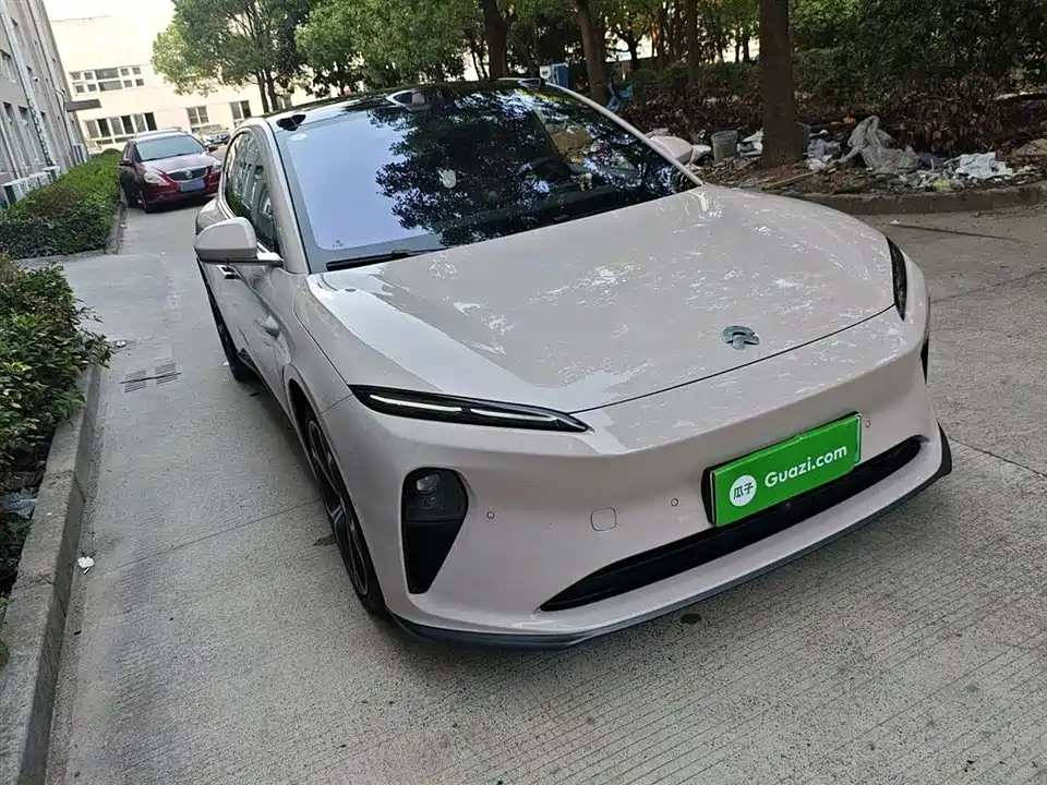NIO ET5