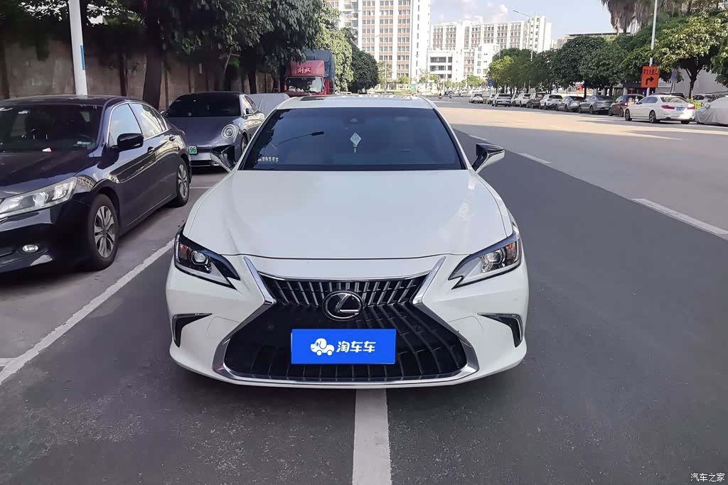 Lexus ES, 2023 2