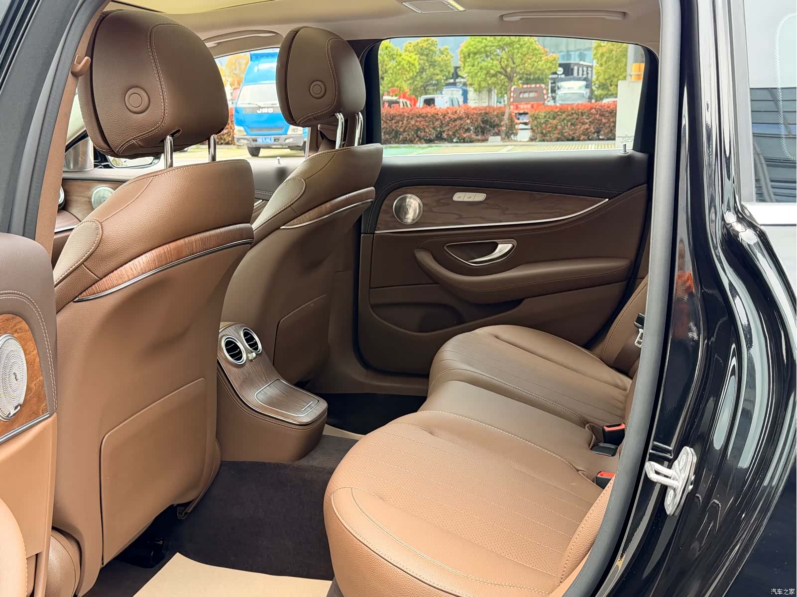 Mercedes-Benz E-Class, 2023 11