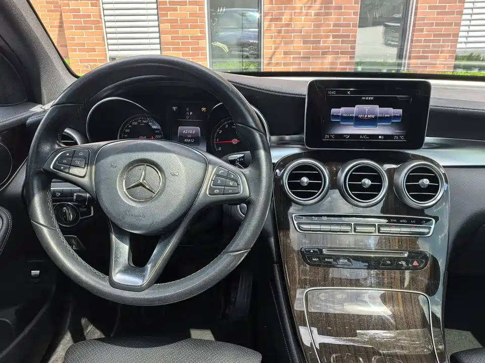 Mercedes-Benz GLC Mercedes-Benz GLC