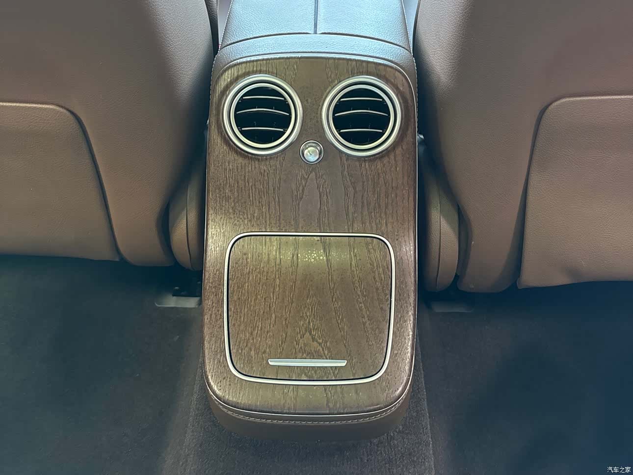 Mercedes-Benz E-Class, 2023 13