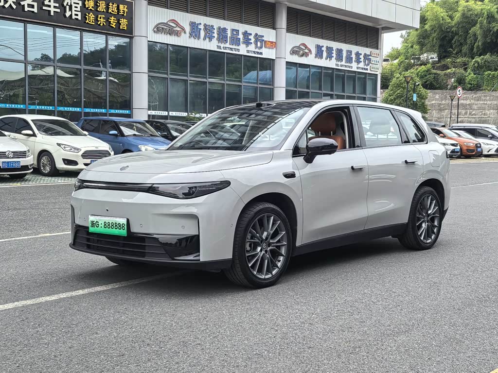 Leapmotor C10