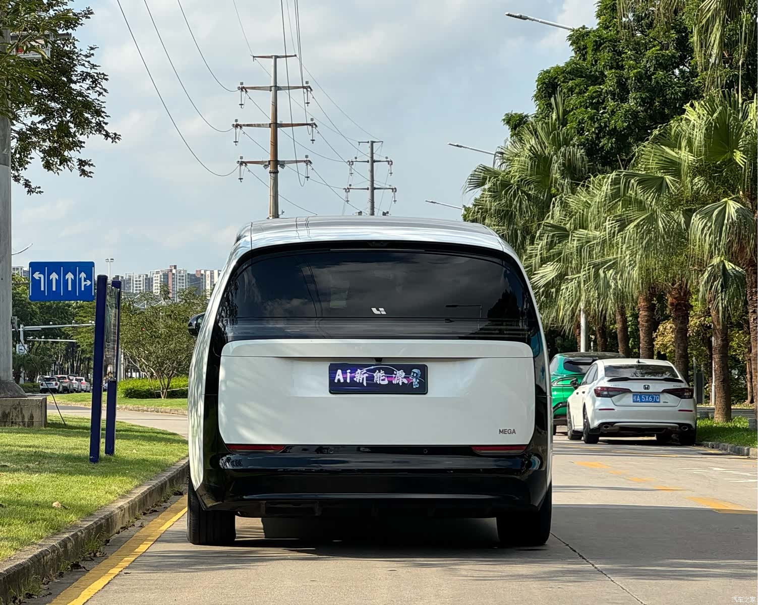 Li Auto MEGA, 2025 все фото