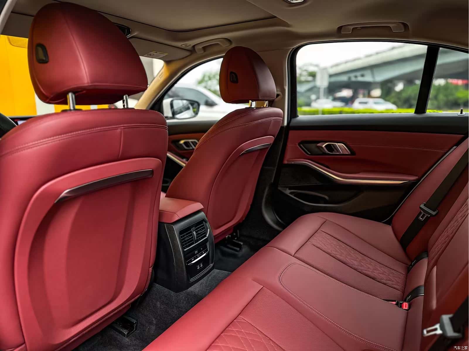 BMW 3 Series, 2025 7