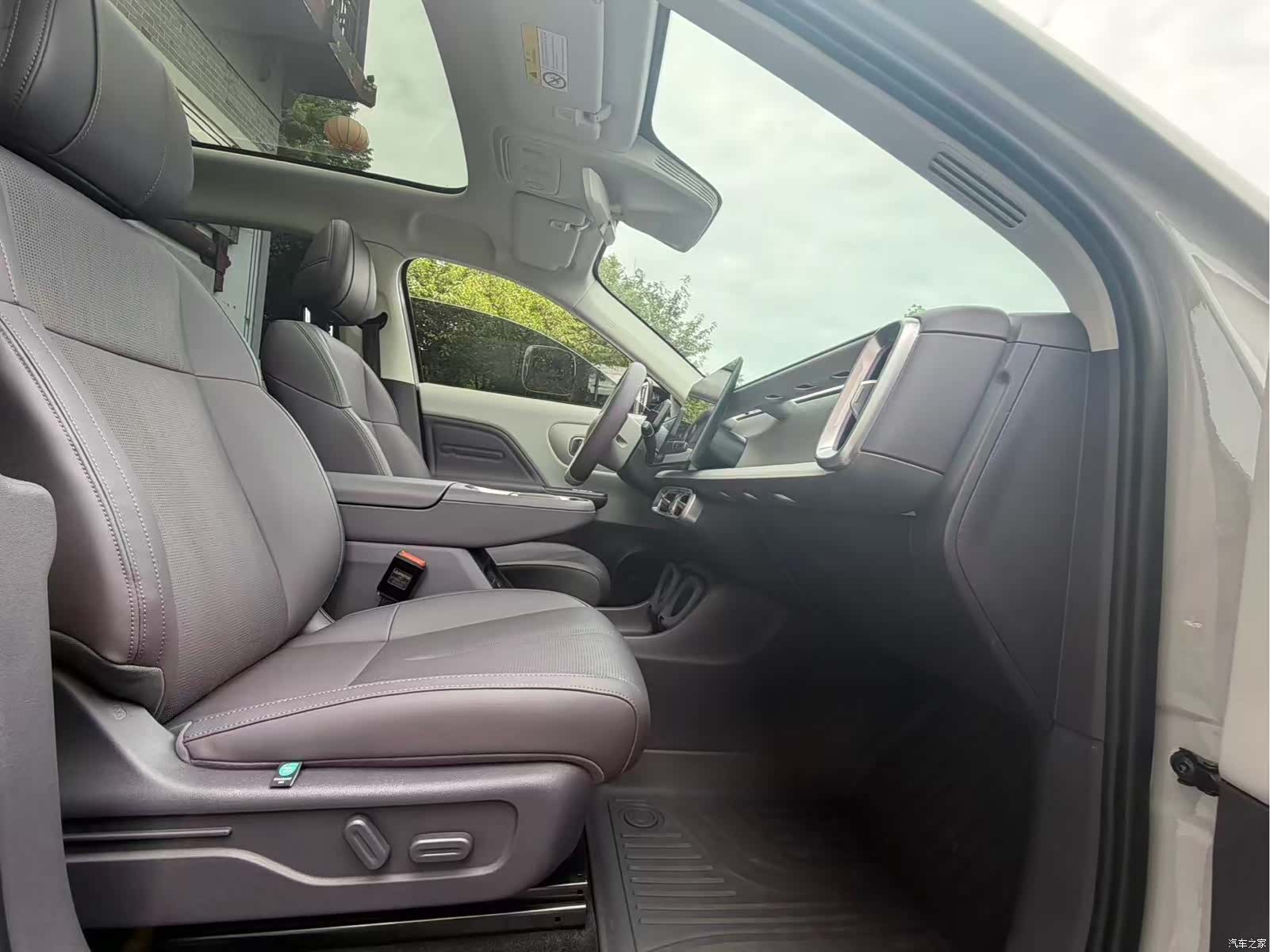 Leapmotor B10, 2026 все фото
