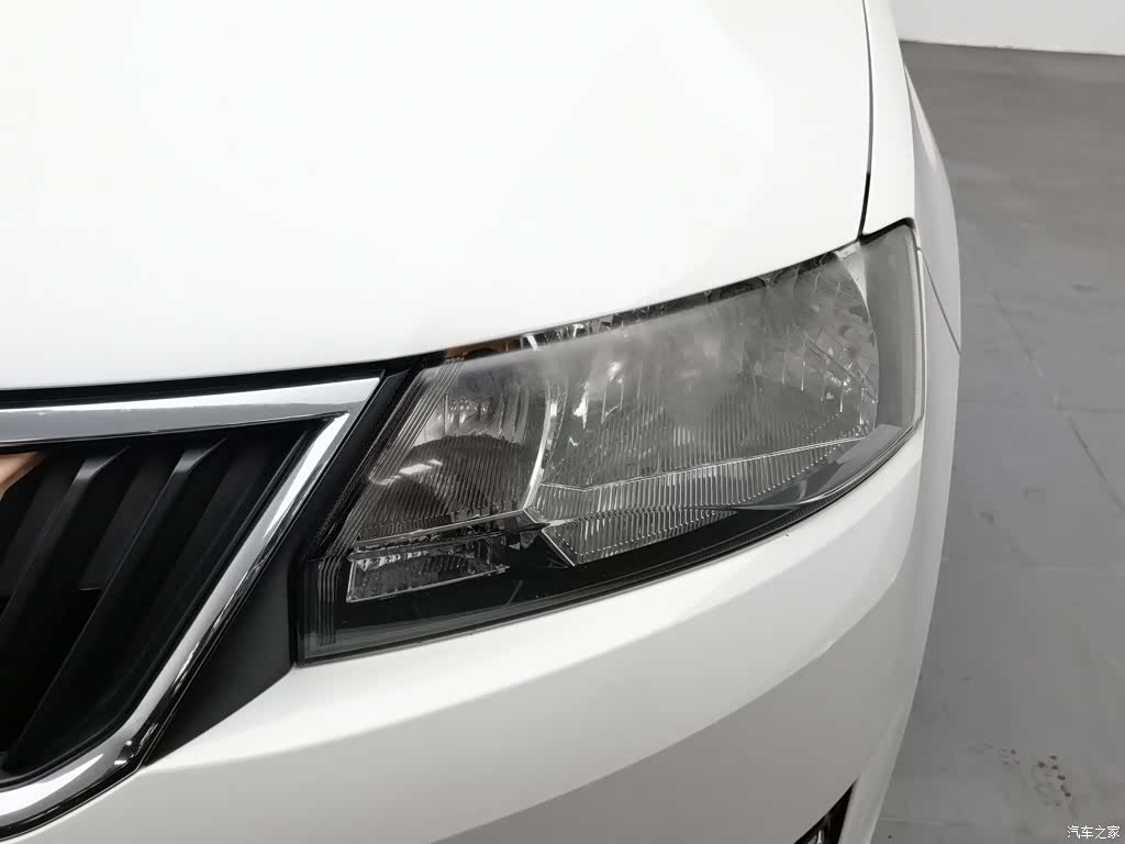 Skoda Rapid, 2014 7