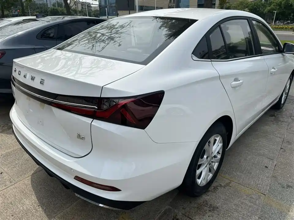 Roewe i5