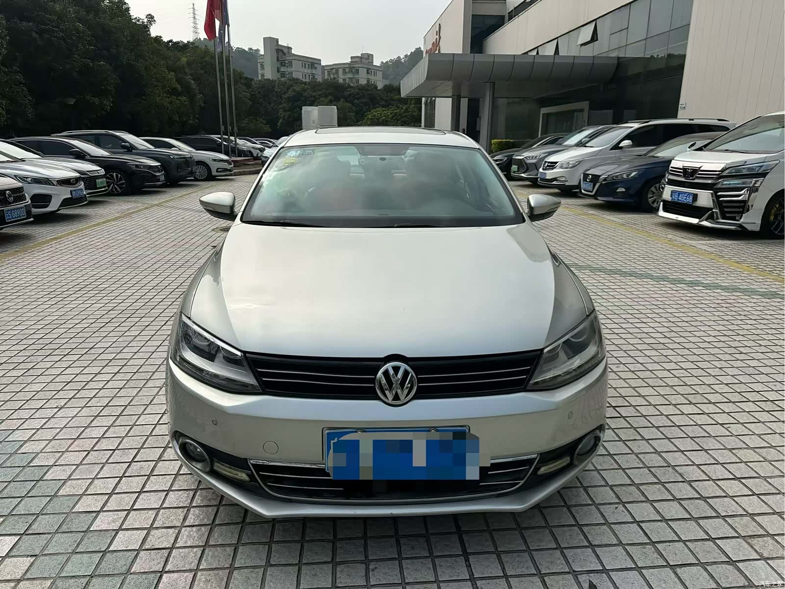 Volkswagen Sagitar, 2012 2