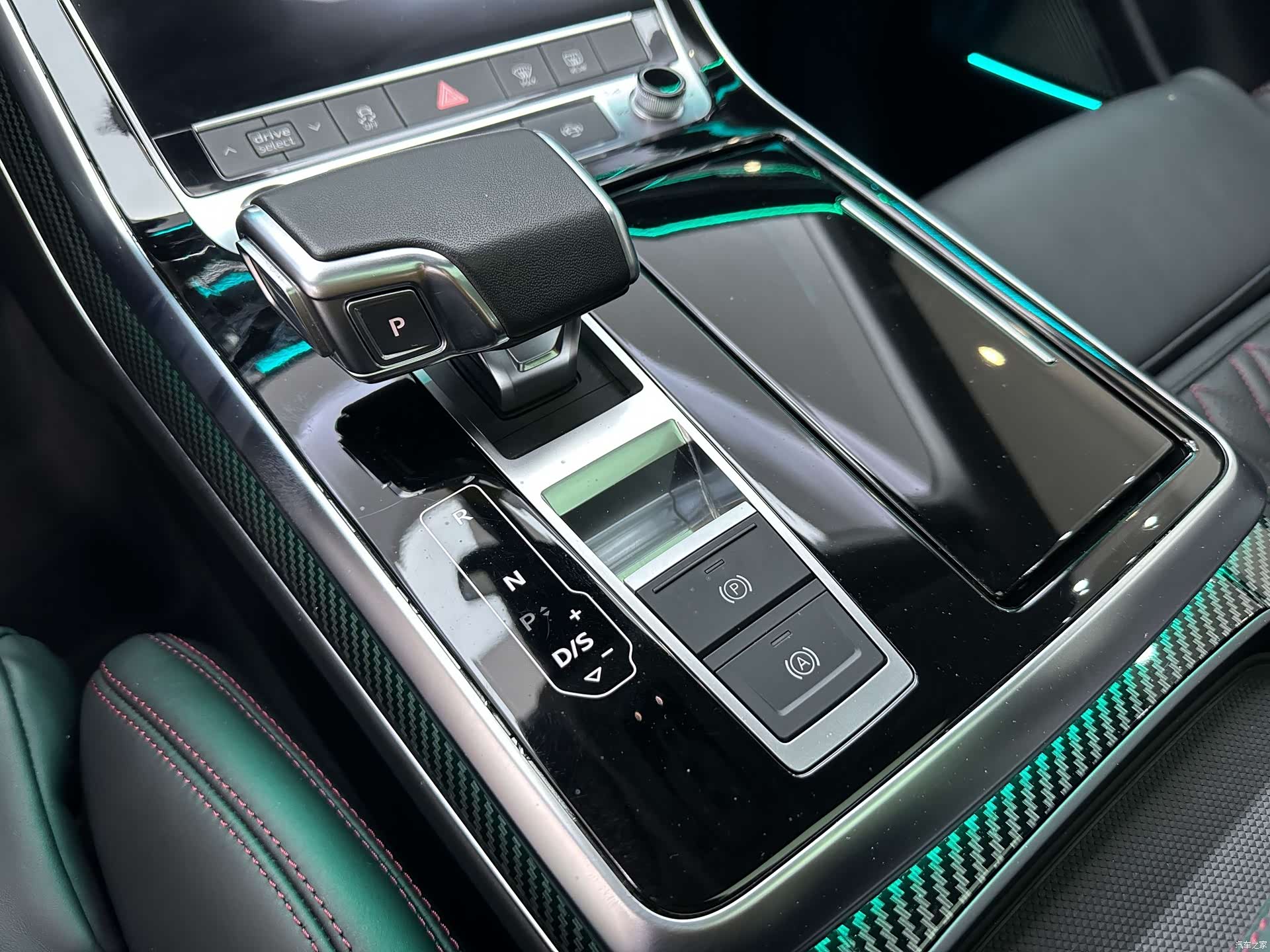 Audi Q8, 2025 18