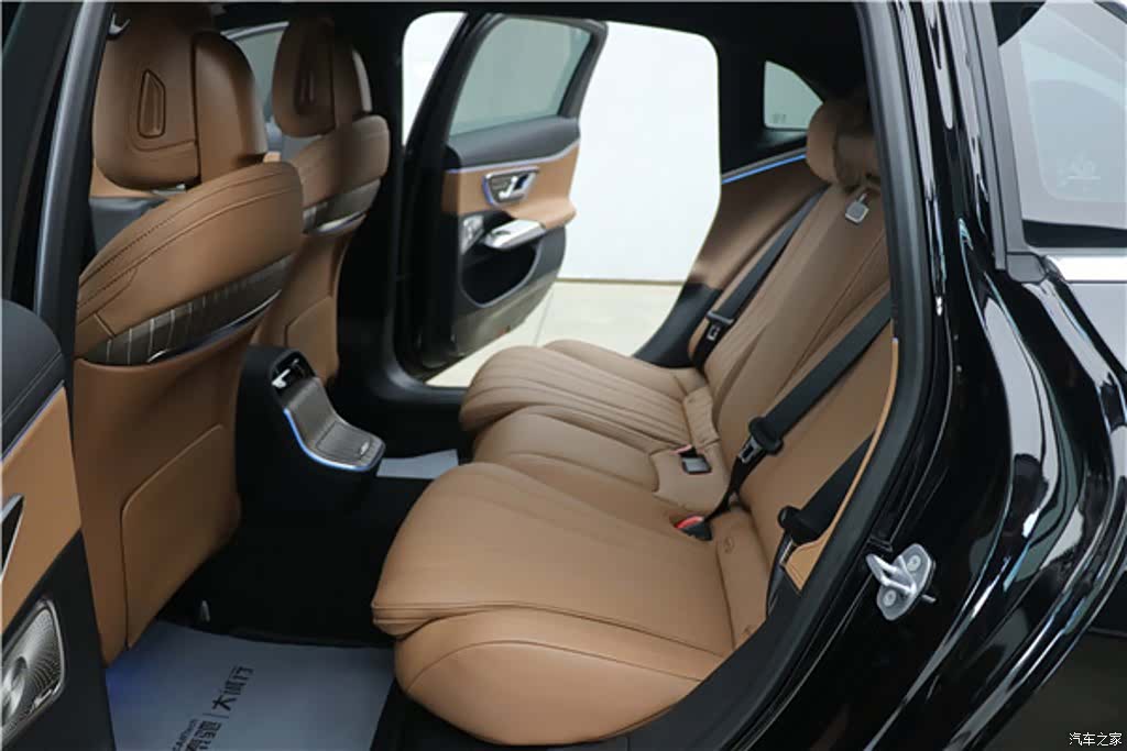 Mercedes-Benz E-Class, 2026 20