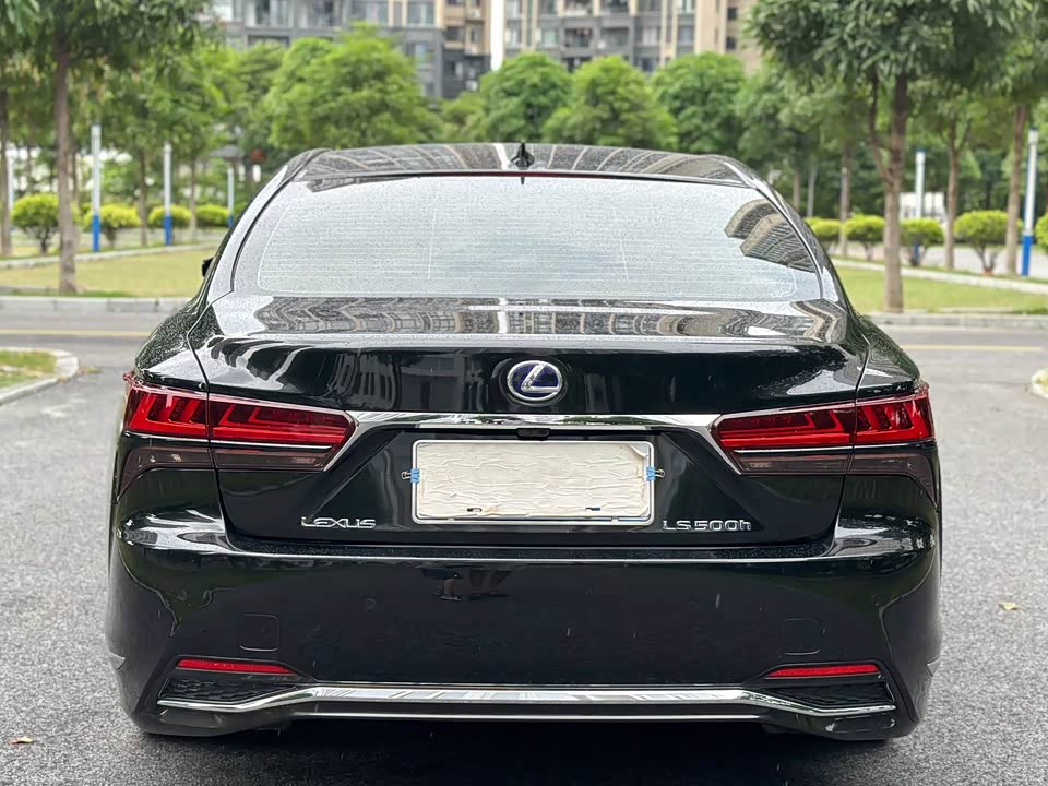 Lexus LS