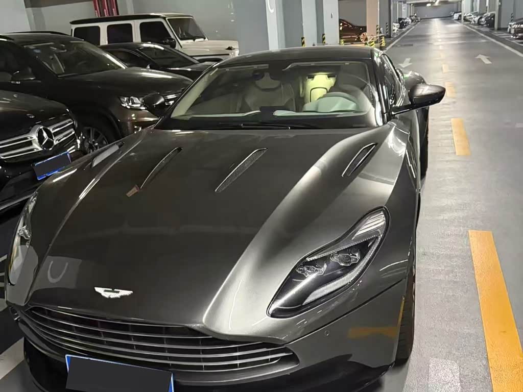 Aston Martin DB11