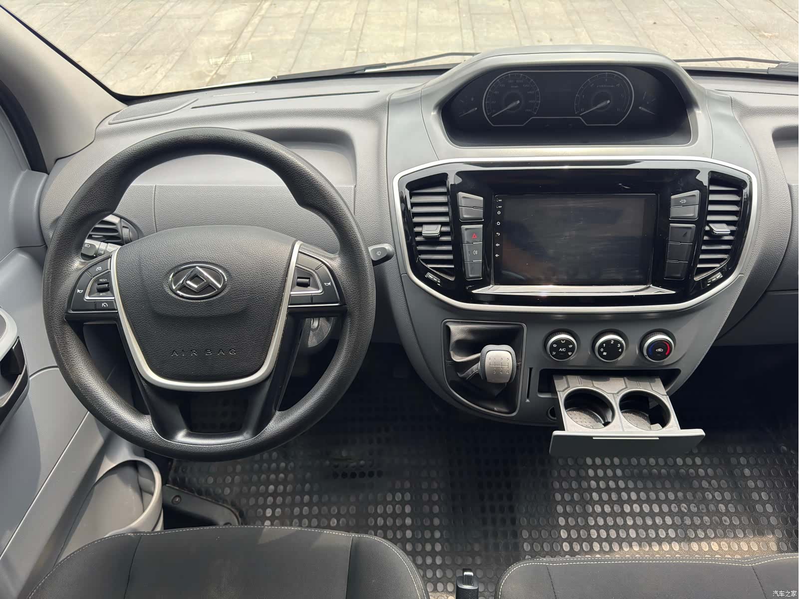 Maxus V80, 2024 13