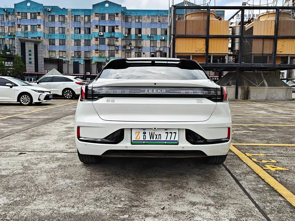 Zeekr 001