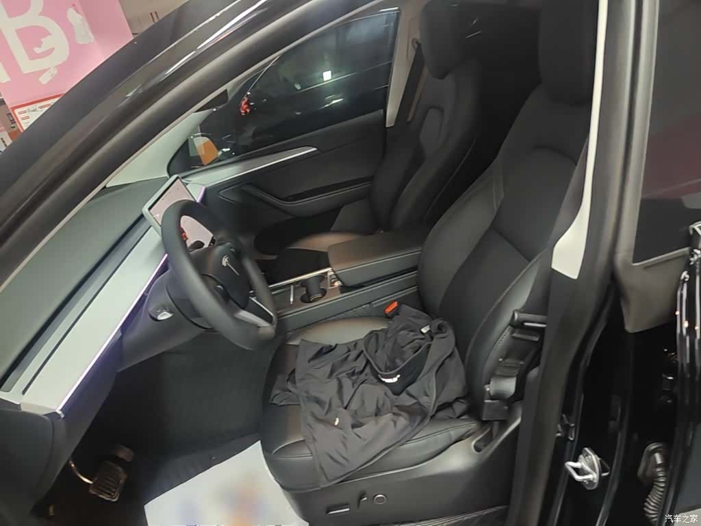 Tesla Model Y, 2023 11