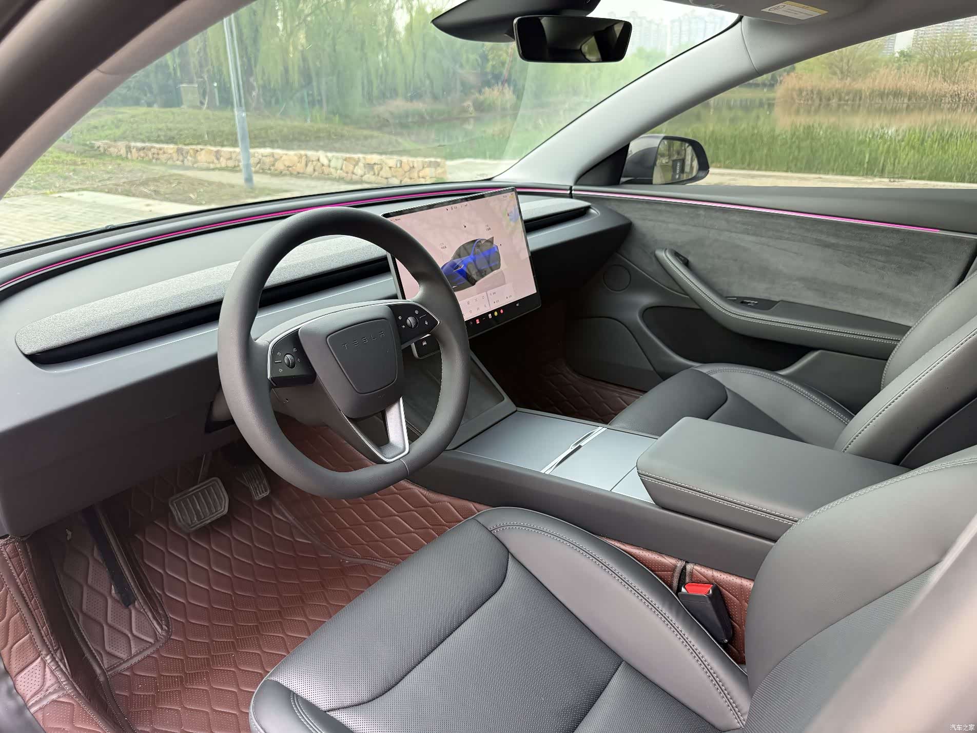 Tesla Model 3, 2025 7