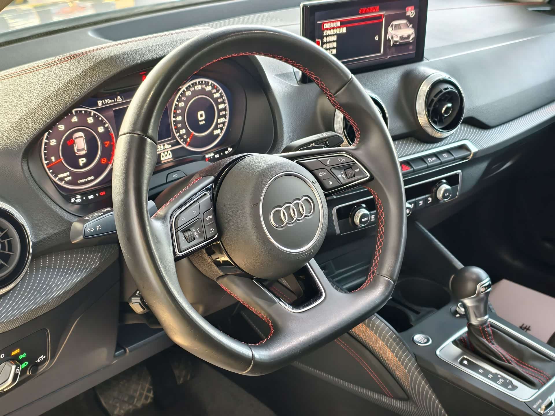 Audi Q2L, 2024 8