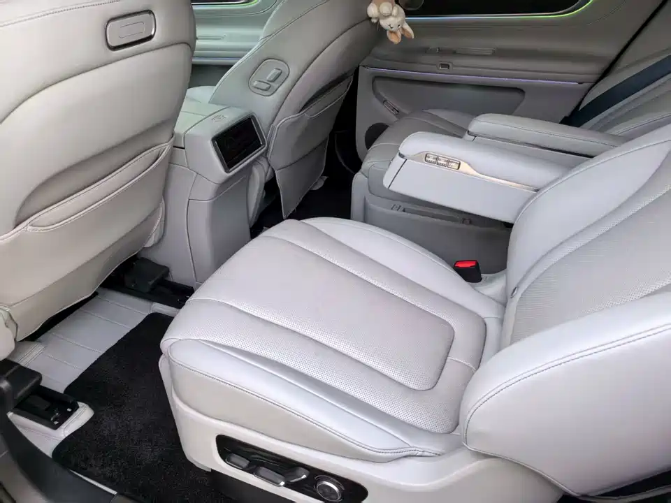 AITO Ask the world M9