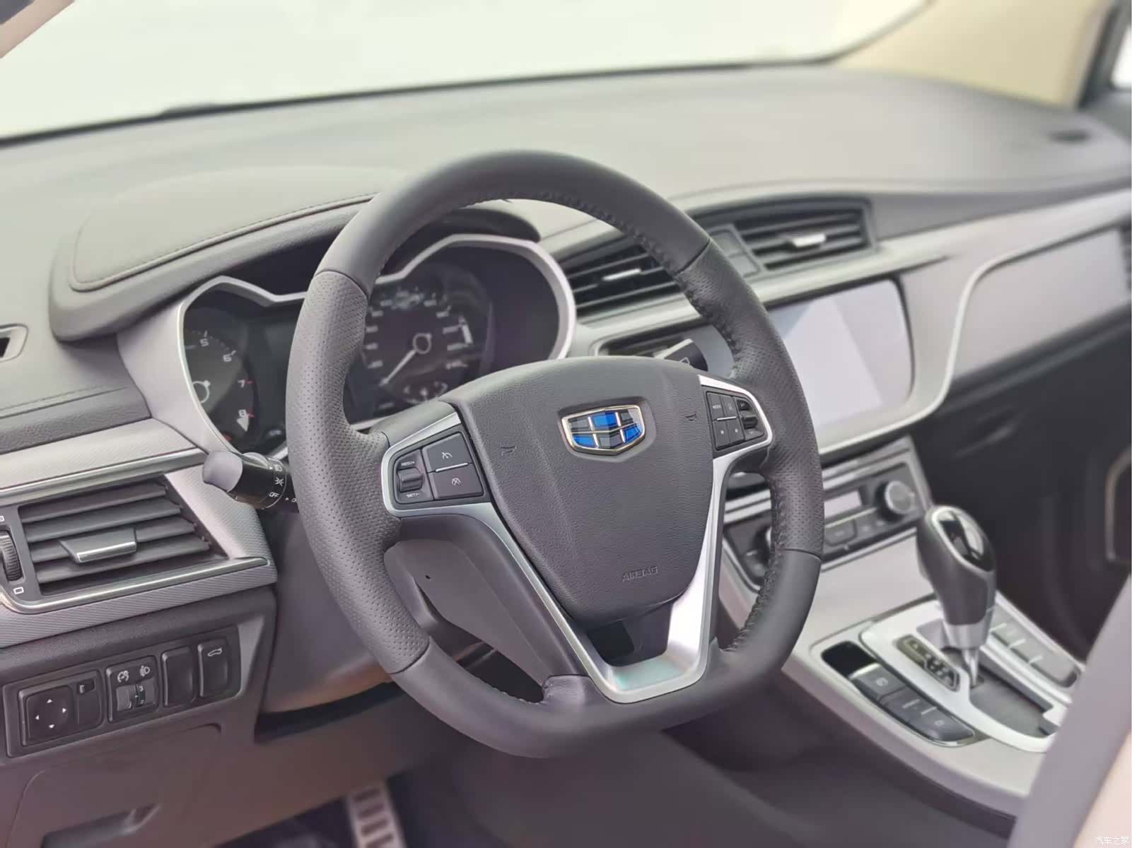 Geely Emgrand, 2018 15