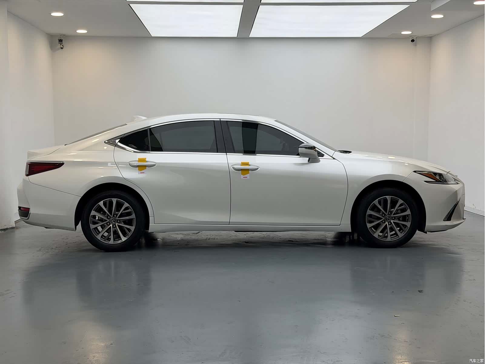 Lexus ES, 2024 9