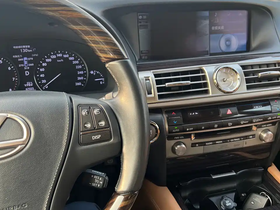 Lexus LS