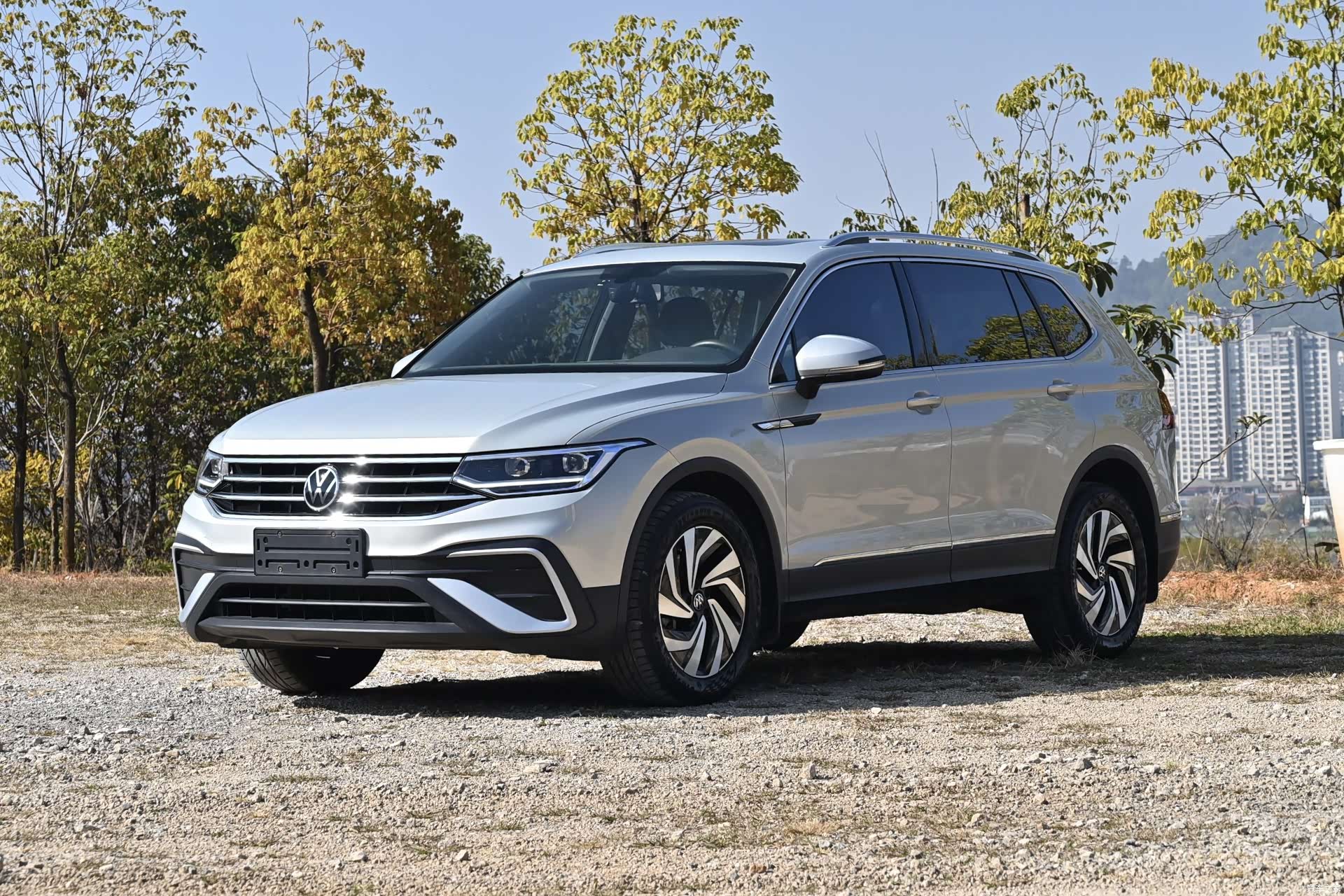 Volkswagen Tiguan L, 2021 1