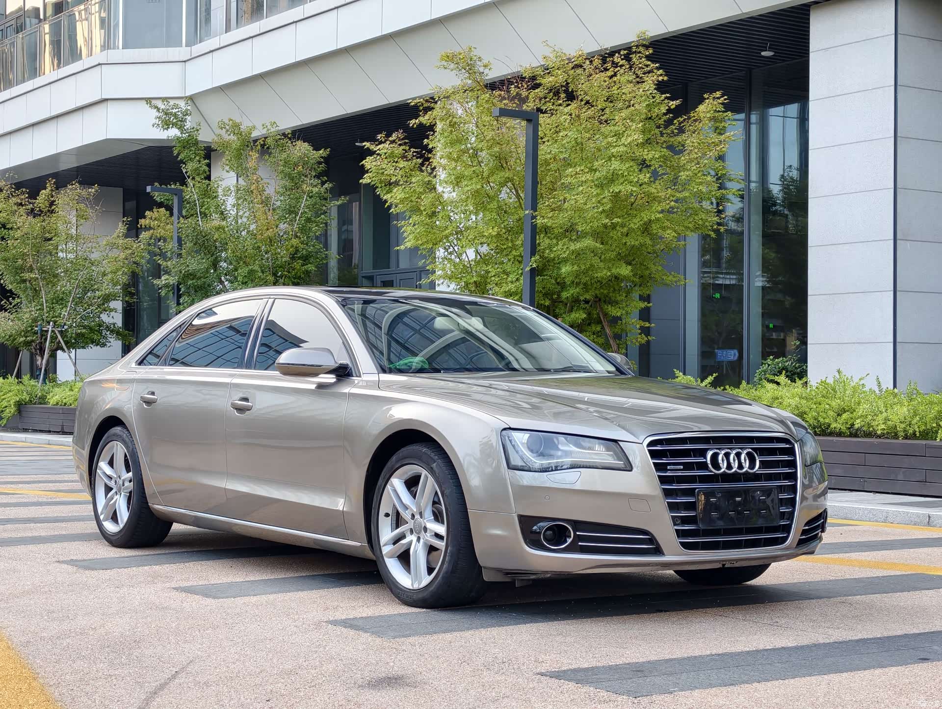 Audi A8L, 2011 3