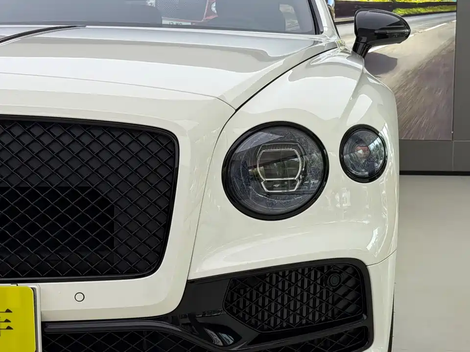 Bentley Flying