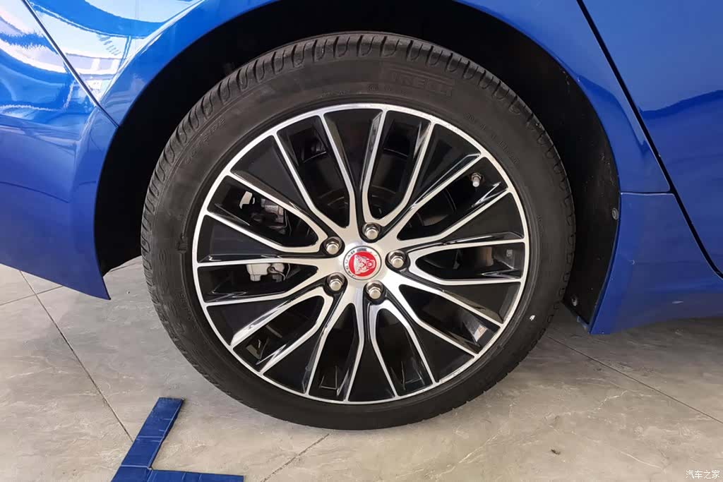 Land Rover XEL, 2021 6