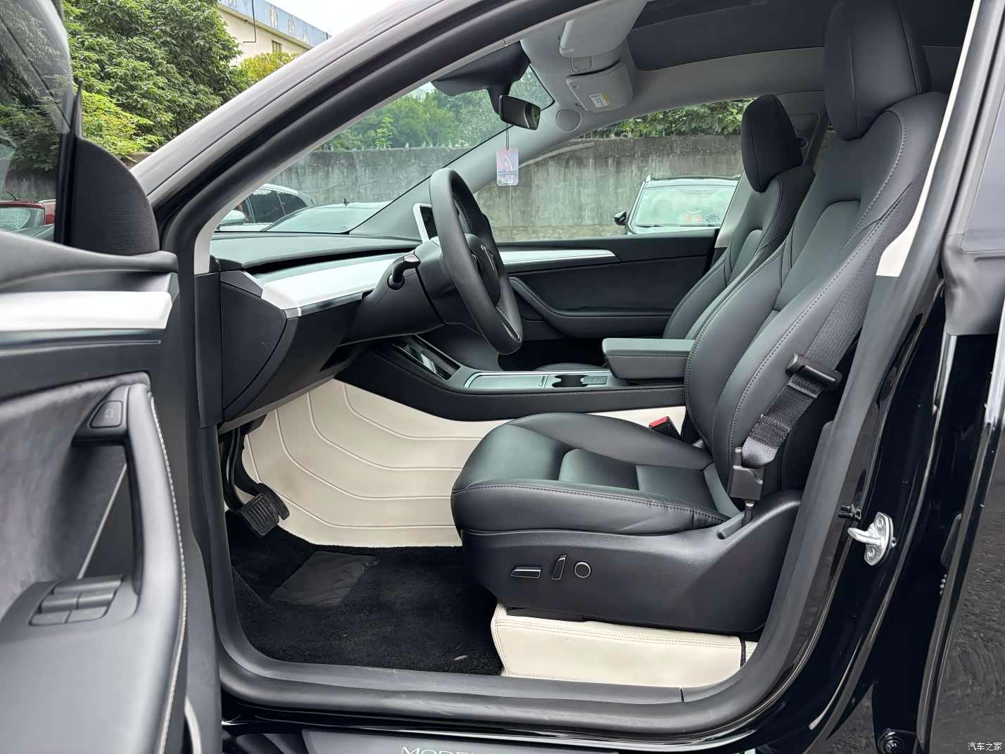 Tesla Model Y, 2023 4