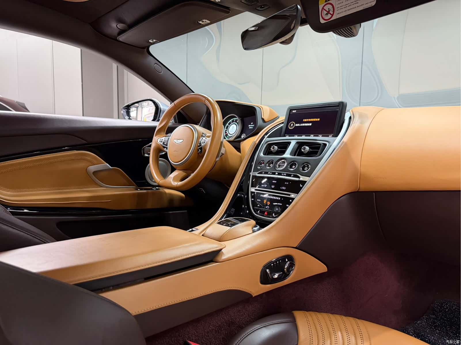 Aston Martin DB11, 2017 11