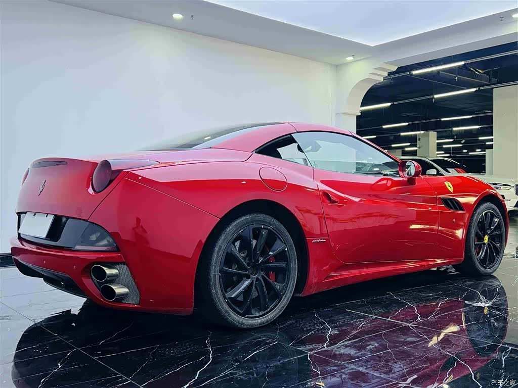 Ferrari California, 2010 13