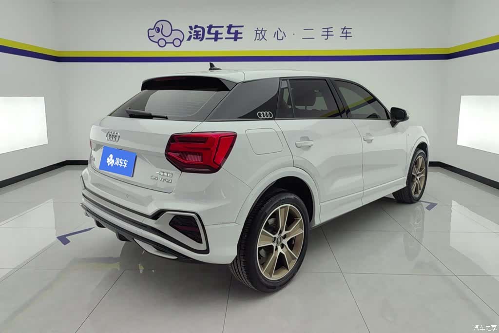 Audi Q2L, 2023 3