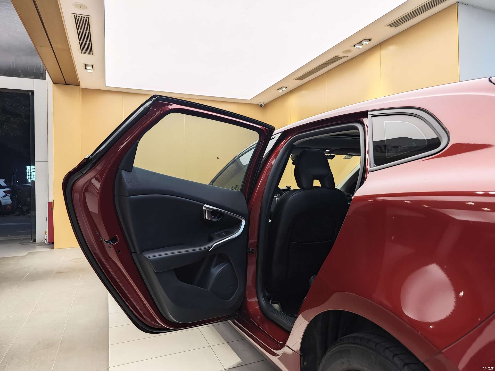 Volvo V40, 2018 20