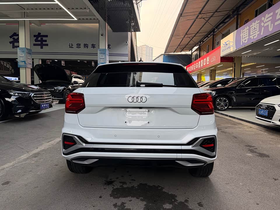 Audi Q2L