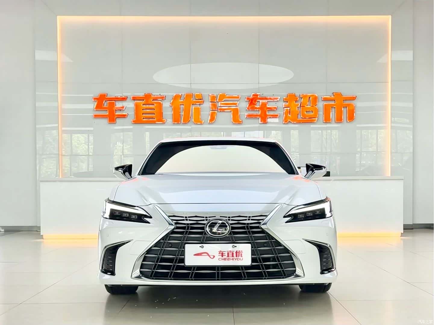 Lexus ES, 2025 3