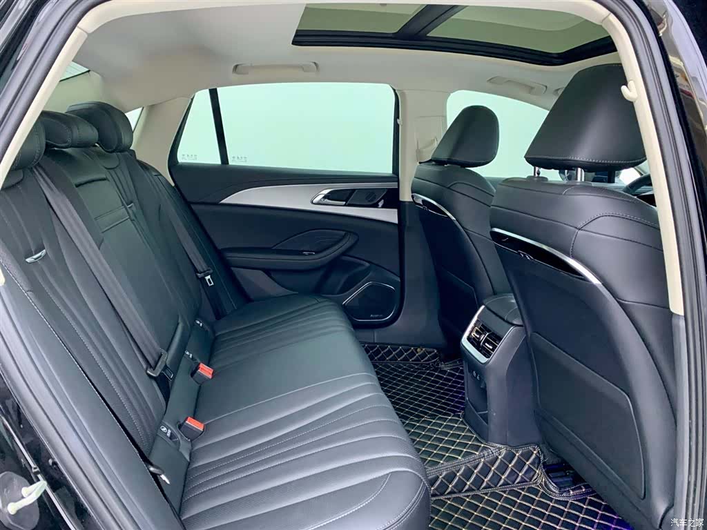 Hongqi H5, 2024 14