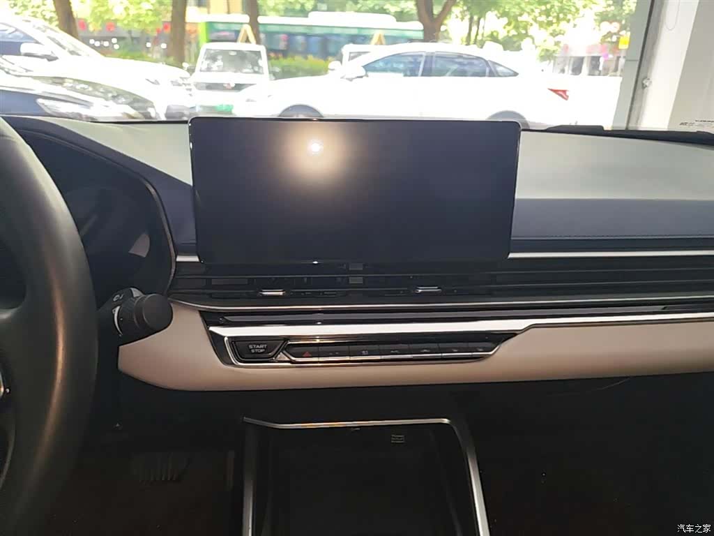 Geely Emgrand, 2023 13