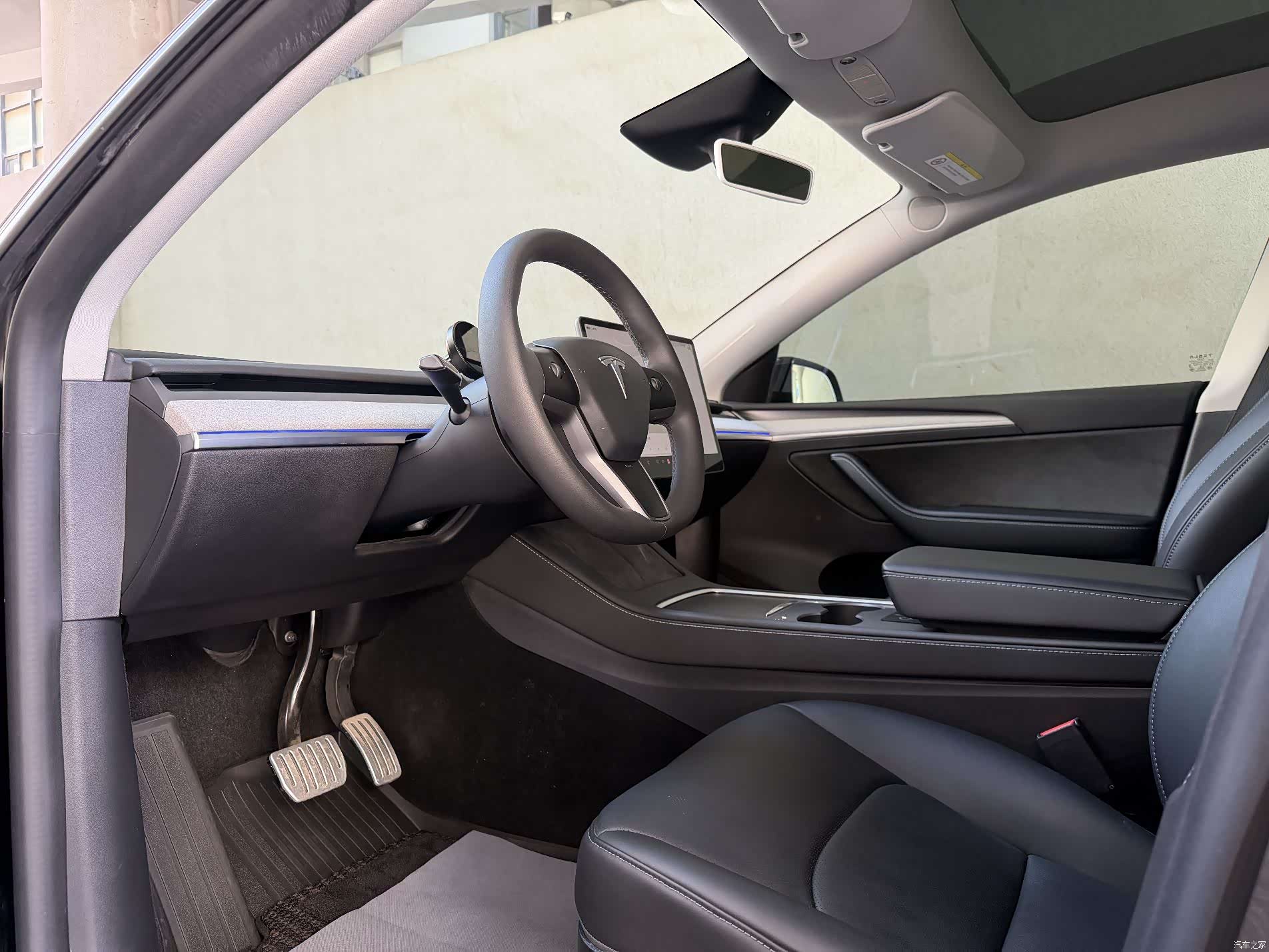 Tesla Model Y, 2024 16