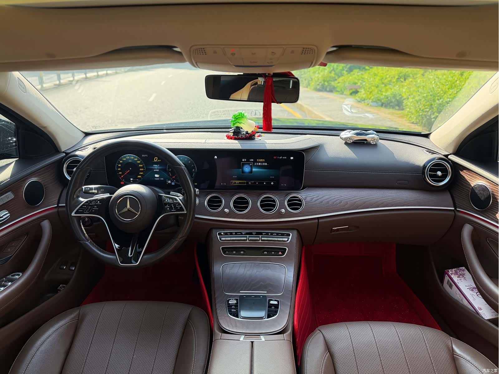 Mercedes-Benz E-Class, 2023 15