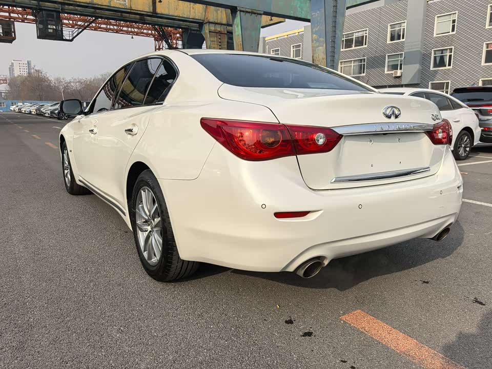 Infiniti Q50L