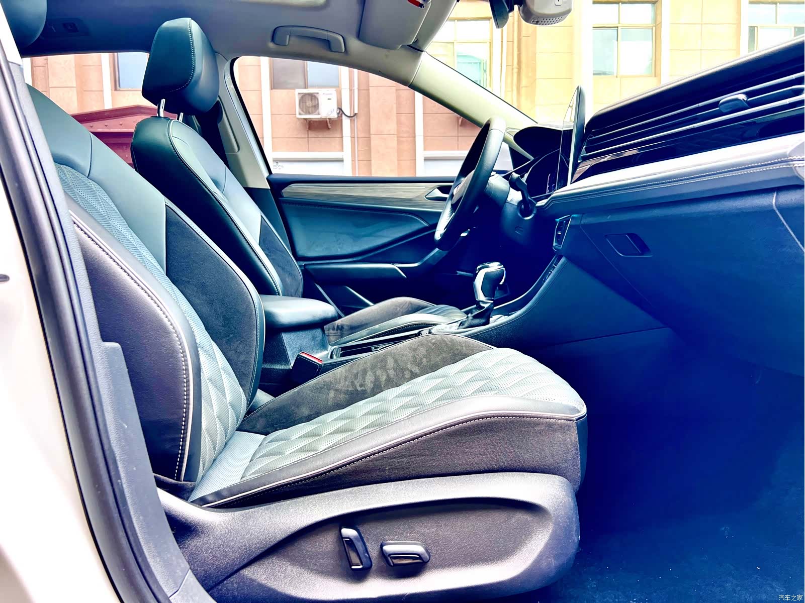 Volkswagen Sagitar, 2023 15