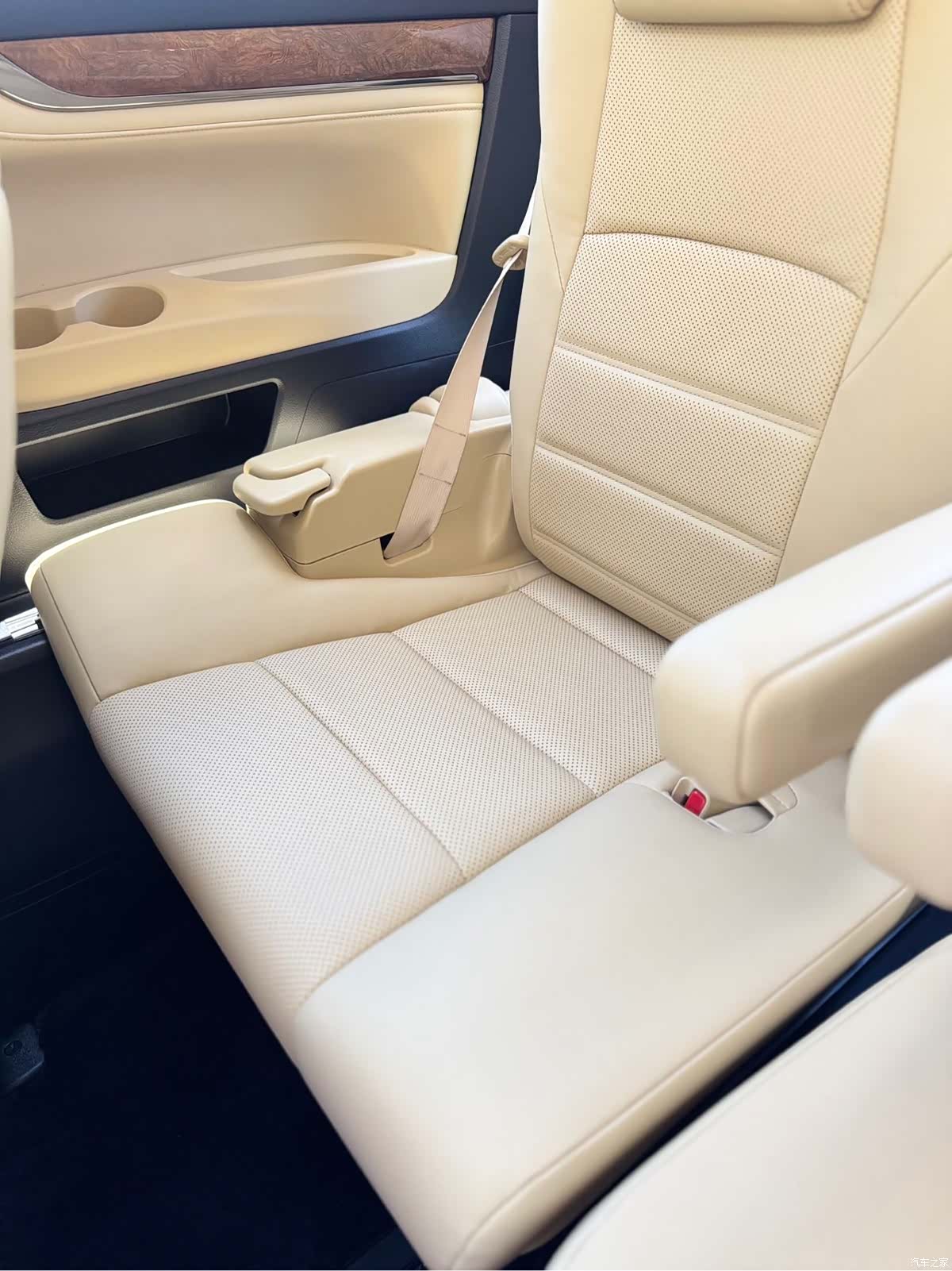 Toyota Alphard, 2018 20