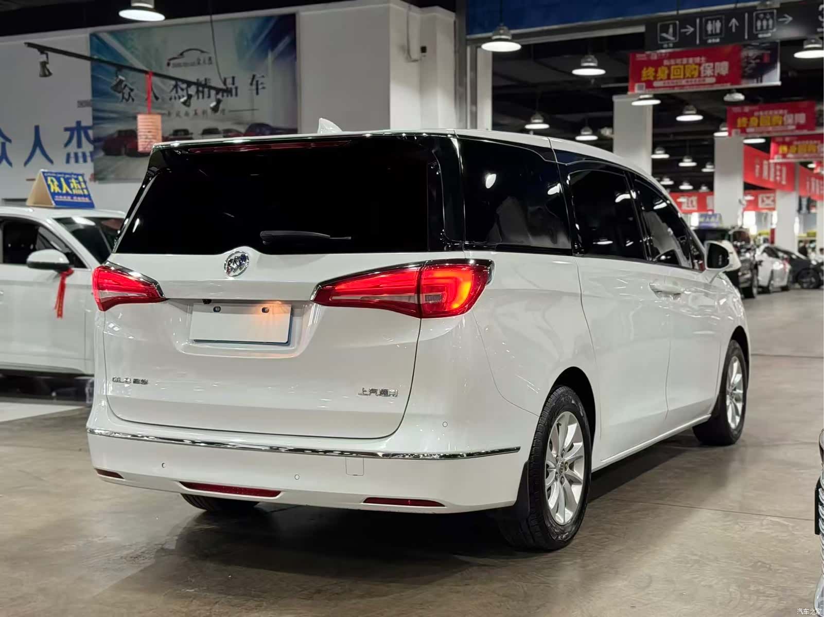 Buick GL8, 2017 6
