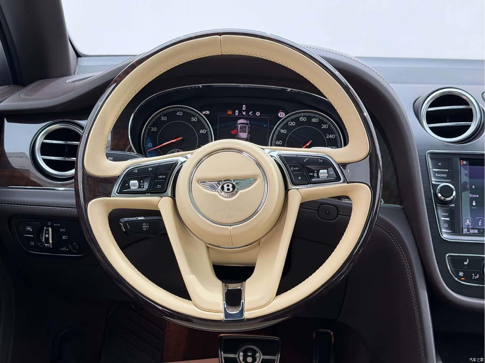 Bentley Bentayga, 2019 25