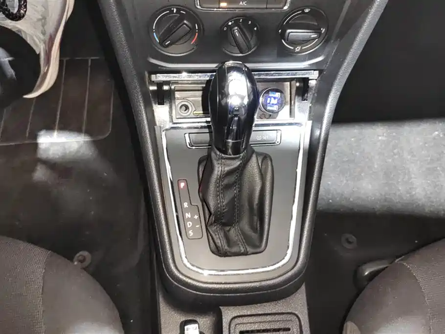 Volkswagen C-TREK Wei Collar