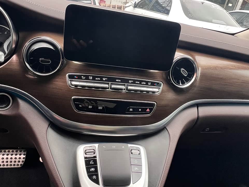 Mercedes-Benz V-class